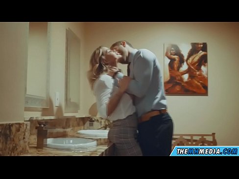 ❤️ Том биетэй шаргал үст таныг нийтийн бие засах газар уруу татах үед ❌  Секс манайд ️❤